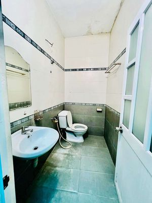 Clean homes near ground station, two bedrooms, alleys.