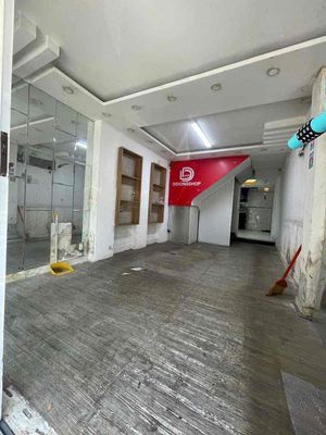 Cash 302 A Vĩnh Viễn, District 10. area 3.2 x12 meters, blooming 5.7 meters, 3 stories, st