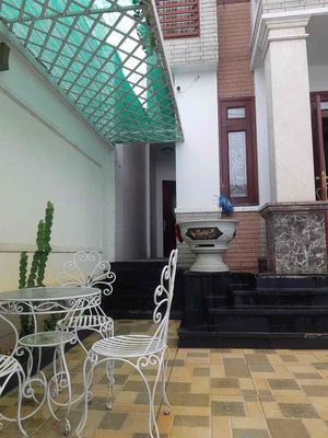 To rent the Phan Văn Hớn villa.