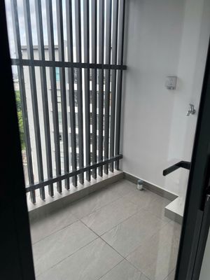 Rent apartment diammond alanta plus-- including car--it's worth 16 million a month.