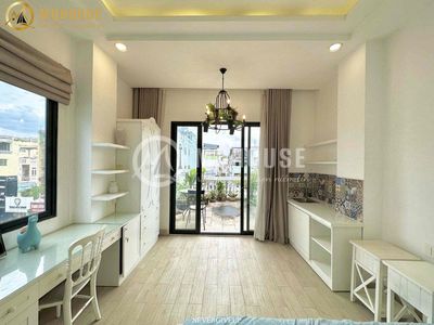 The apartment is full of super-salt balcony furniture right on the Knell bridge, Phú Nhuận