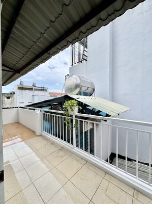 Two separate rooms, broad balconies. Near Pa Xhan Long
