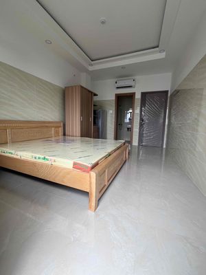 Rent the apartment in the old East Station, with the balcony and windows