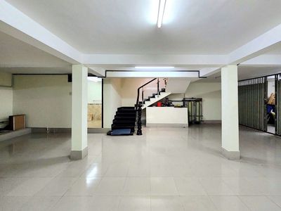 The villa is right here. Aeon Bình Tân deep inside.