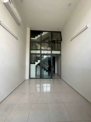 A Hiền Vương 4 X20 M, 5 stories, 10 bedrooms, 8 toilets, 10 air elevators, 35 million elevators.