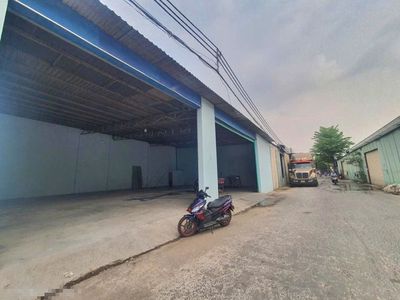 Rent the Nguyễn Thị Tú Park warehouse - an area 8 x22-$20 million.