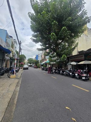 Rent an R. Lê Niệm-Tân Phú.