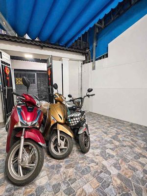 Close to Zqz Market. 4 bedrooms. Three toilets, full interior.