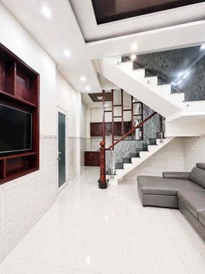 Close to Zqz Market. 4 bedrooms. Three toilets, full interior.
