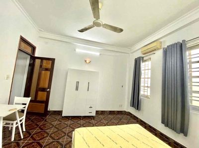 Rent studio full interior - open large window - Phạm Hùng
