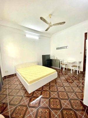Rent studio full interior - open large window - Phạm Hùng