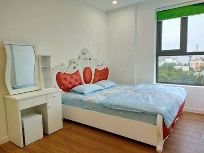 It's the owner who rents three full bedrooms at 5-6 people, free 1 T pql