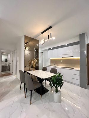 It would be a shame not to rent two bedrooms full of emerald interiors for one T pql
