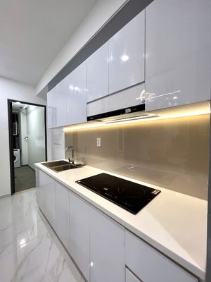 It would be a shame not to rent two bedrooms full of emerald interiors for one T pql