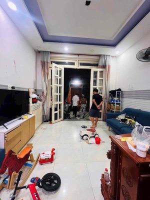 house [4 x 11 ] 3 floor St.4 bedrooms, 4 toilets — Ấp Chiến lược, Bình Tân