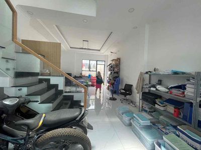 2nd floor 5 x 20 meters 4 bedroom 5-yard toilet on 16 meters of District 9