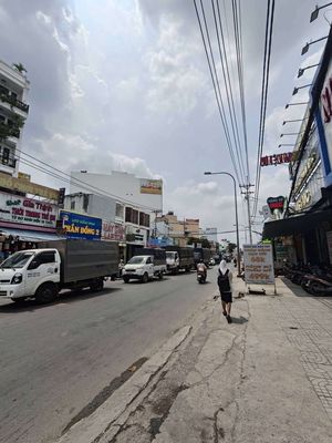 We'll need a 7-story building with a 5-foot elevator. Nguyễn Ảnh Thủ front.