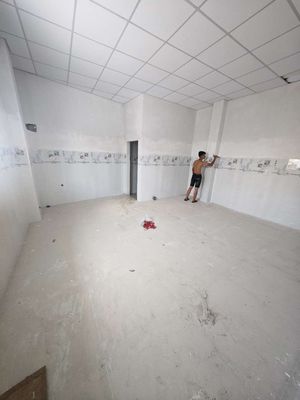The cash warehouse-- there's three bedrooms, three toilets -- fit into the diner.