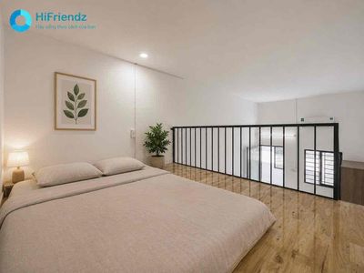 Rent a room with security guards. Four people near the East Station.