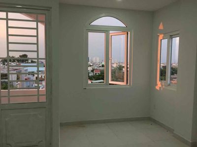 The guard, the air conditioning, the balcony, the elevator.