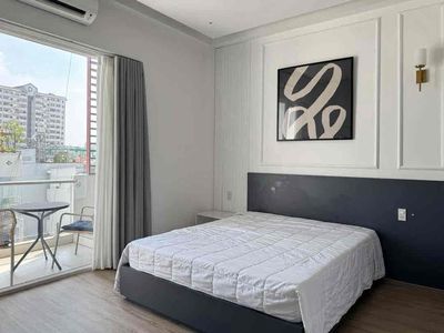Rent the apartment. A balcony bedroom. At the airport.