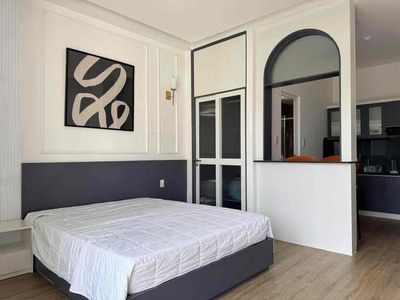Rent the apartment. A balcony bedroom. At the airport.