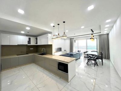 Three fine bedrooms available. Vista Verde is only $33 million.