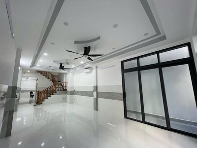 Rent a house of one-nine a Hoa Sứ, releaseing Longsword 7 Q. Phú Nhuận
