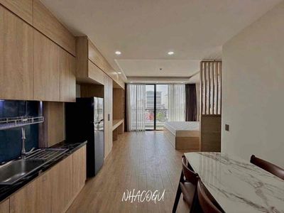 Open the 40-foot-wide Bancol kitchen in the 10th district.