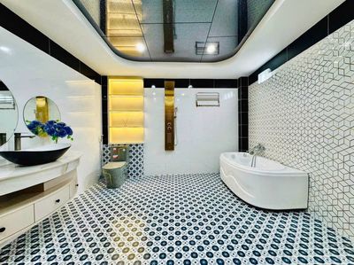 Bình Lợi. Right into the park. 10 x22 meters. Two floors. There's five bedrooms, five toilets.