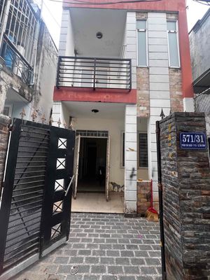 Rent an alley 571 Phạm Văn Bạch. 5 meters x 12. One floor. Three bedrooms. Two toilets. 10 million.