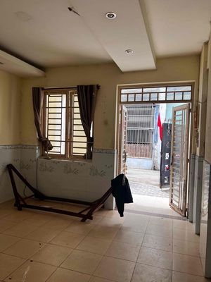 Rent an alley 571 Phạm Văn Bạch. 5 meters x 12. One floor. Three bedrooms. Two toilets. 10 million.