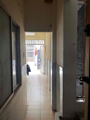 Rent an alley 571 Phạm Văn Bạch. 5 meters x 12. One floor. Three bedrooms. Two toilets. 10 million.
