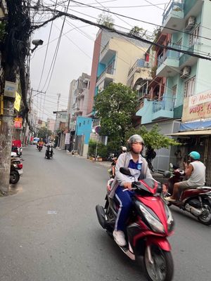 Renting the original Lạc Long Quân-Tân Bình-70 M2-4 bedrooms 15 million a month.