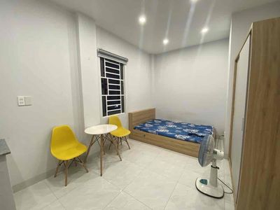 Fnt service apartment. Two large balcony.