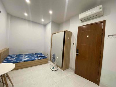 Fnt service apartment. Two large balcony.