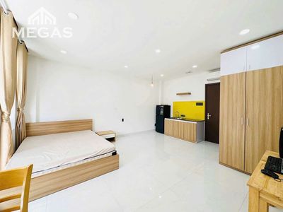 Hired studio Bancony is 50 meters 2 right at Bình Thạnh. It's the advantage.