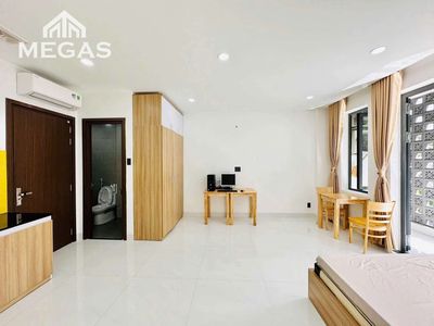 Hired studio Bancony is 50 meters 2 right at Bình Thạnh. It's the advantage.