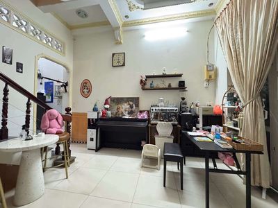 Send commissions to rent the cash house 44 Zqz04 x17 meters per floor
