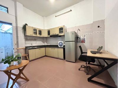 apartment 45 M2 next to school huteach, boom, bang...