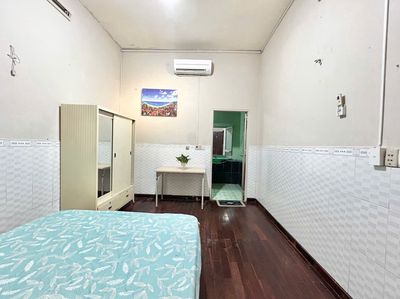 apartment 45 M2 next to school huteach, boom, bang...