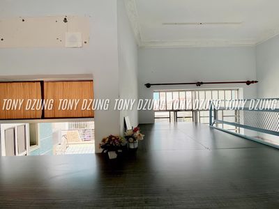 & balcony guard - large window - five minutes of walking to Osh