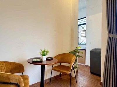 Right near the commercial university--extwelve--full open interior.
