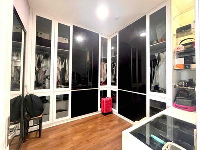 Rent the Saigon Mia-- 3 bedroom--full interior-- only 14 million.