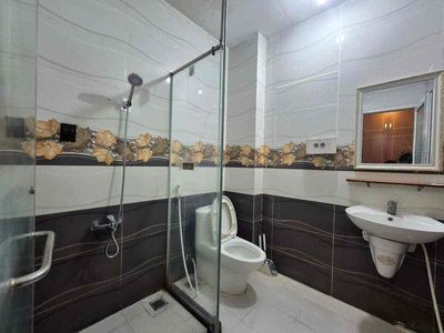 Rent a cash house. Area 5 x 20 meters. Forty million a month.