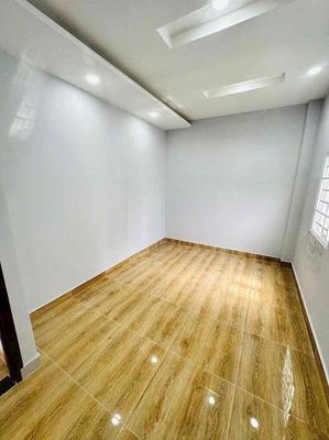 Renting a Phan Huy Ích-1320 Tân Bình alley house.