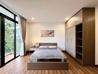 Rent a full interior bedroom - near the airport.