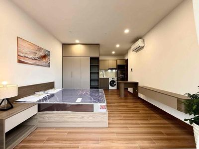 Rent a full interior bedroom - near the airport.