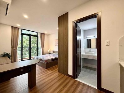 Rent a full interior bedroom - near the airport.