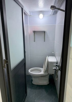 Nguyễn Văn Quỳ Room, 7th District, air conditioning, refrigerator.
